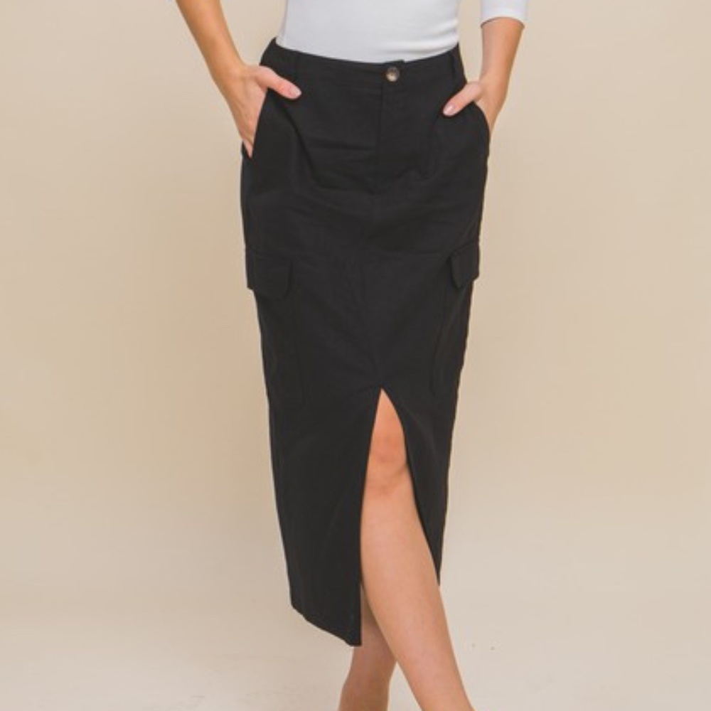 041 Solid Black Split Hem High Waisted Cargo Skirt